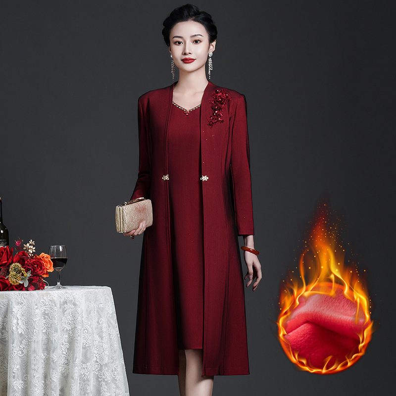 厂家直销2022秋冬大码中老年女装两件套长袖加绒保暖酒红女士外套图