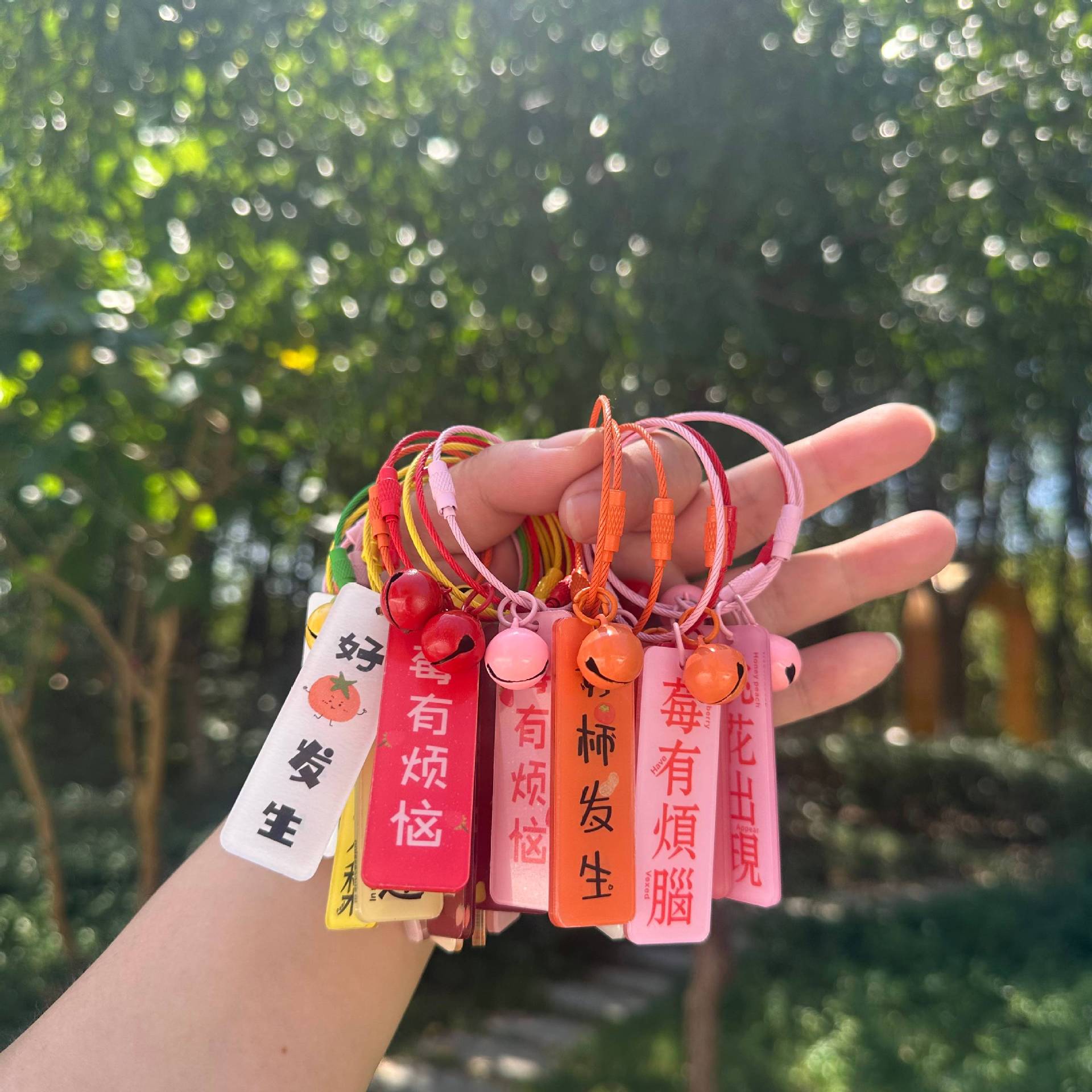 "National trend style double-sided text good things happen acrylic keychains, steel wire rope bells, pendants, bags, pendants, gifts.