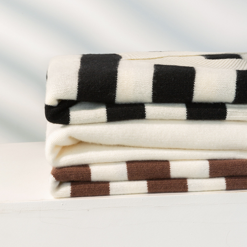 Spring 2025 new collection: Contrasting color striped laid-back style all-wool knitted sweater, American V-neck versatile casual sweater for women Application Scenario