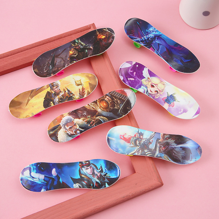 Cartoon Finger Skateboard Model Toy Creative Mini Tabletop Gift Ground Stall Supply Children's Prize Toys Specification drawing