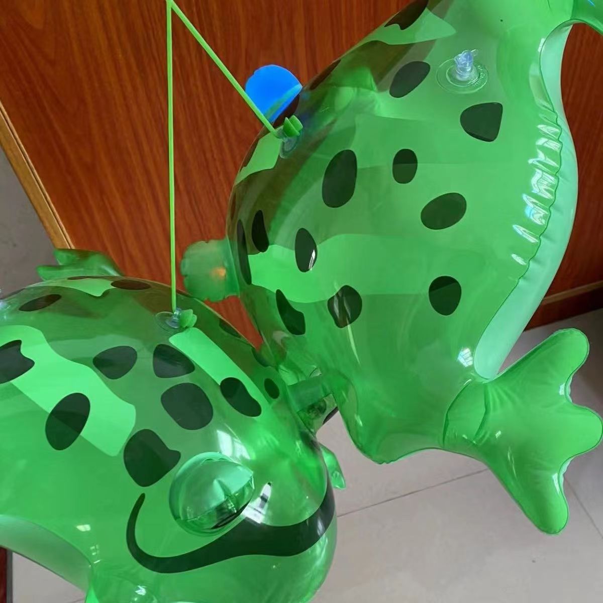 网红青蛙弹跳发光充气青蛙现货儿童玩具气球批发地摊青蛙崽青蛙儿详情图2