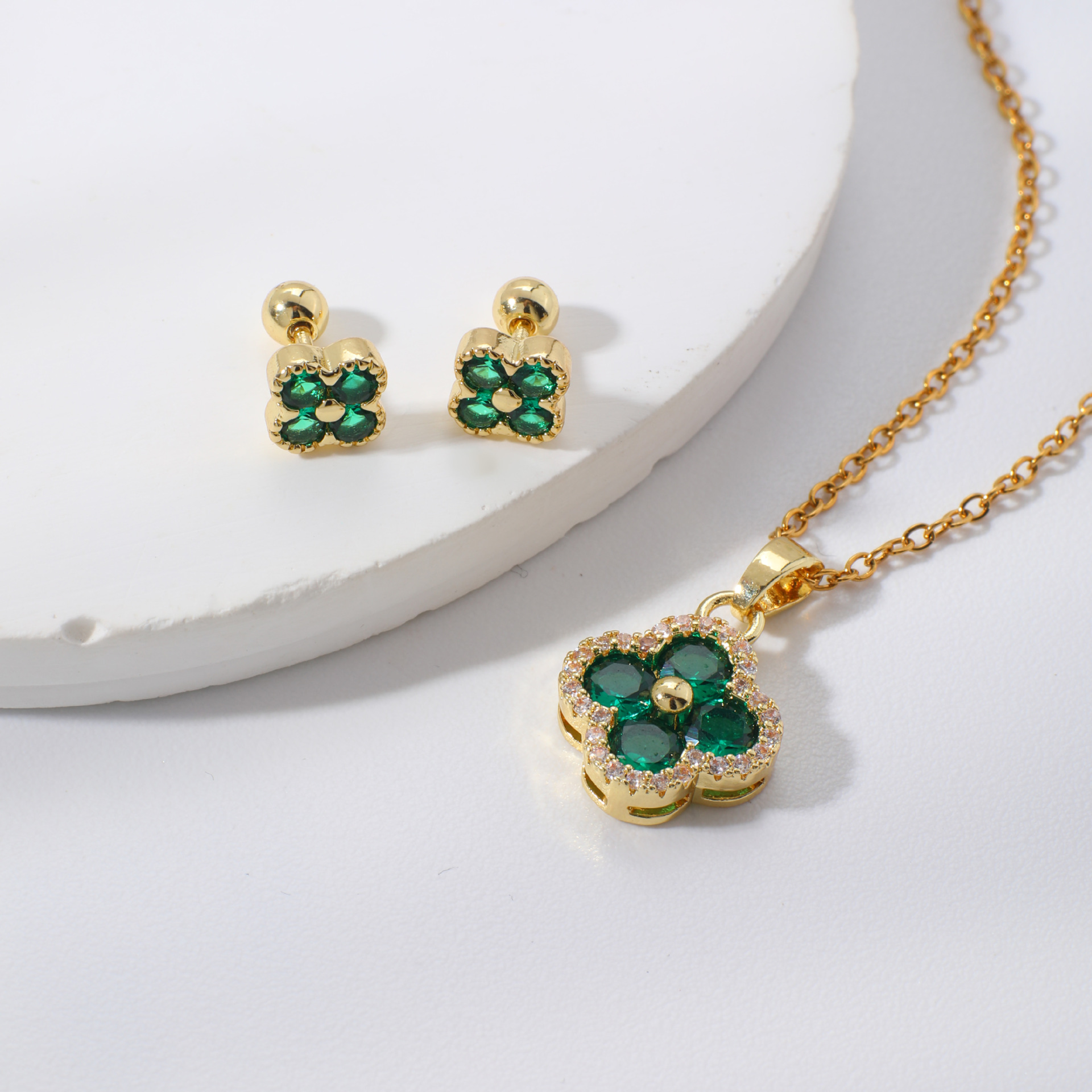 Kashi Accessories Set - Youthful Four-leaf Clover Zircon Necklace Stud Earrings Dopamine Necklace Stud Earrings Two-piece Set Wholesale for Women Application Scenario