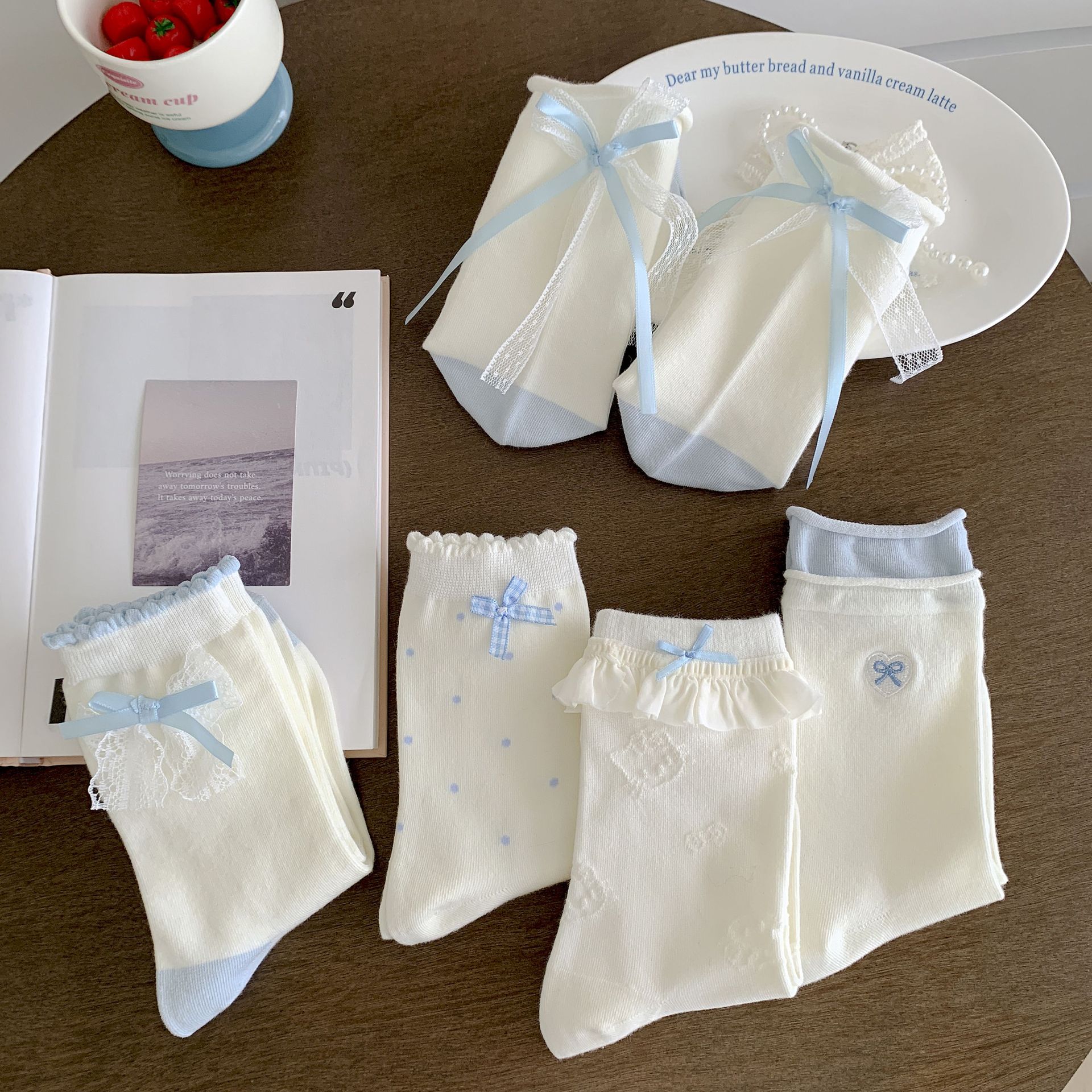 One-piece delivery service for Korean-style bow socks, MiU-style white and blue pile socks for women, new spring and autumn embroidered lace mid-calf socks pic 26