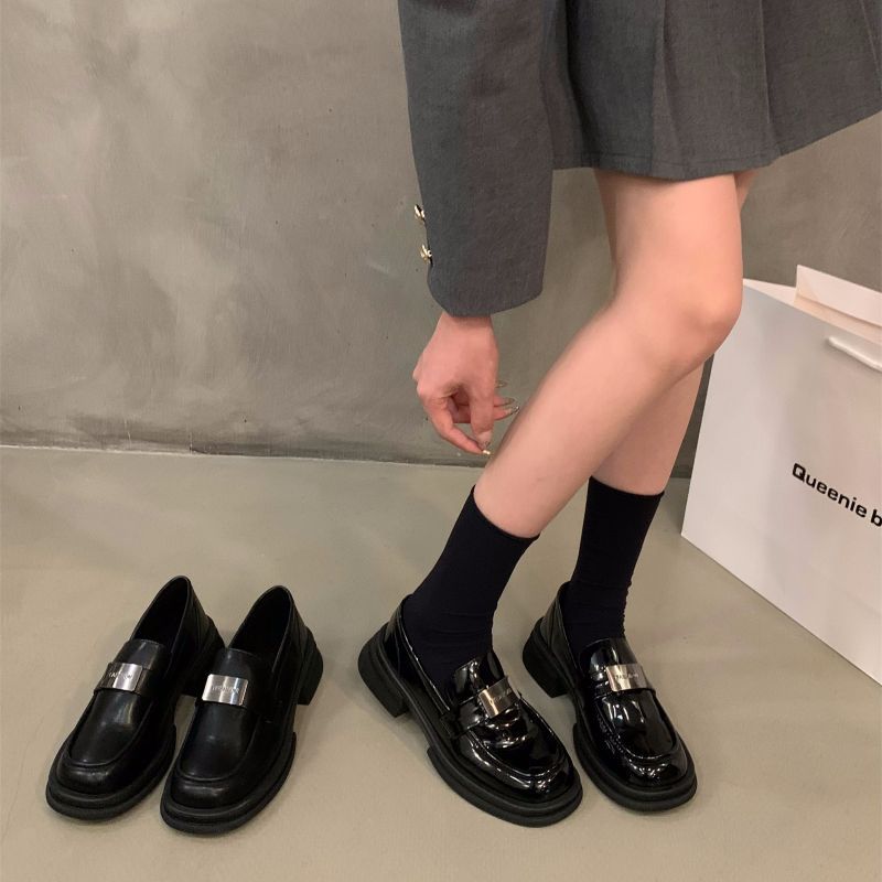 Thick-soled, versatile black loafers, women's shoes for spring and autumn 2023, a British-style small leather shoe for one step