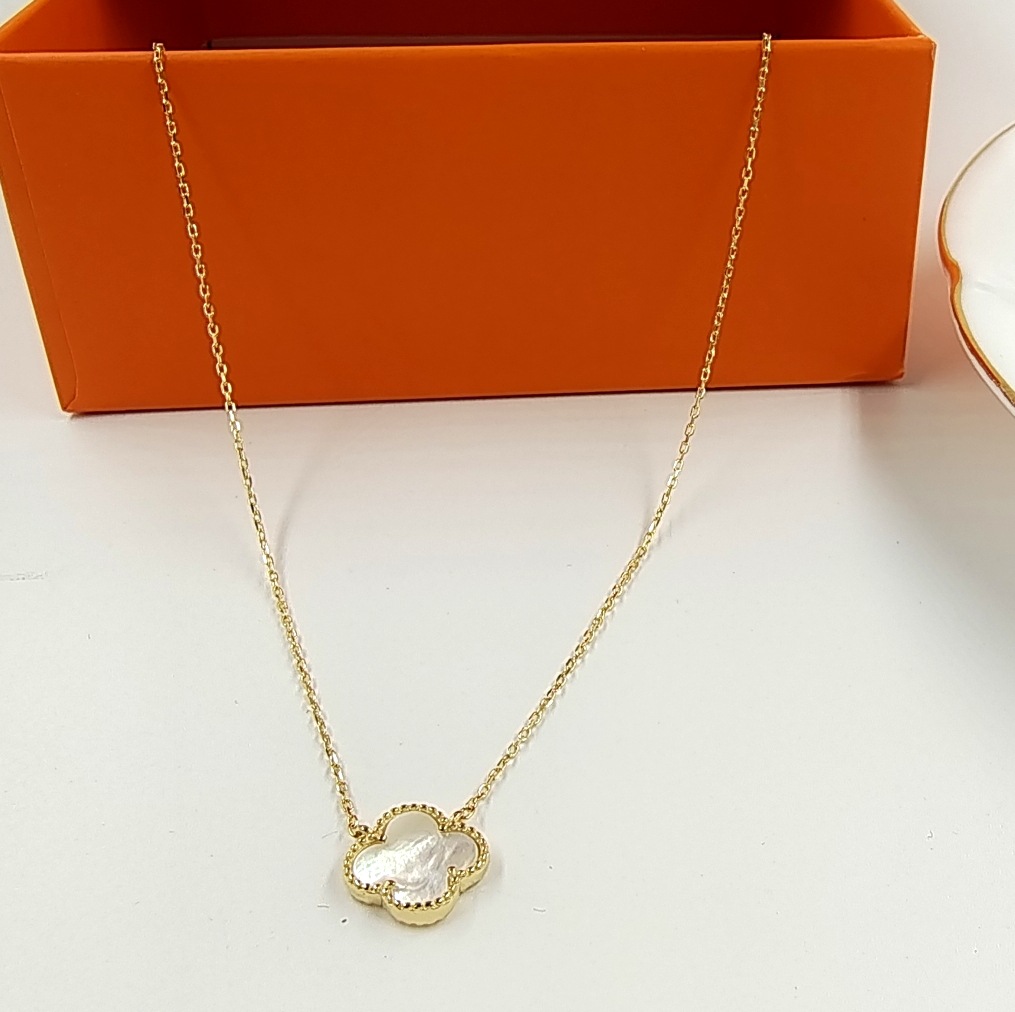 S925 sterling silver four-leaf clover necklace, a light luxury and niche collarbone chain for girls, 2022 new style birthday gift for your girlfriend to smile slightly