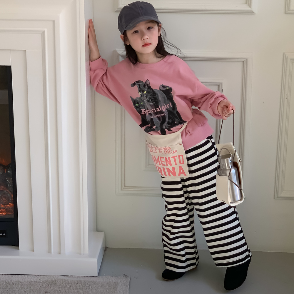Children's hoodie 2024 Autumn collection: Korean style round neck loose cartoon hoodie for baby girls, children's casual and versatile letter top Application Scenario