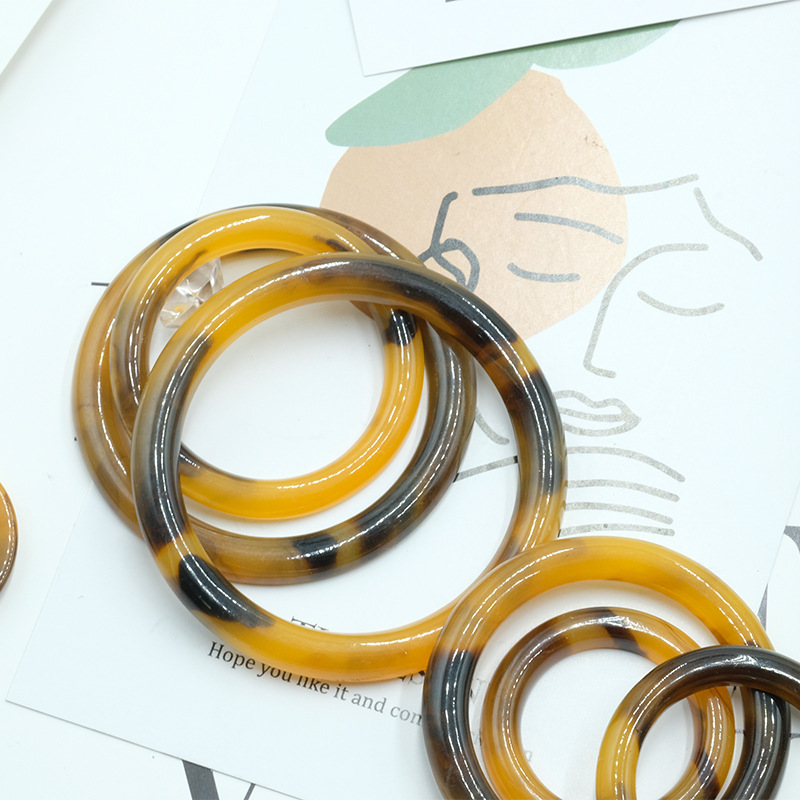 Resin circular ring, sweater, coat, skirt, decorative circle buckle, bag, shoe, hat accessory buckle, resin waist buckle, decorative buckle details Picture