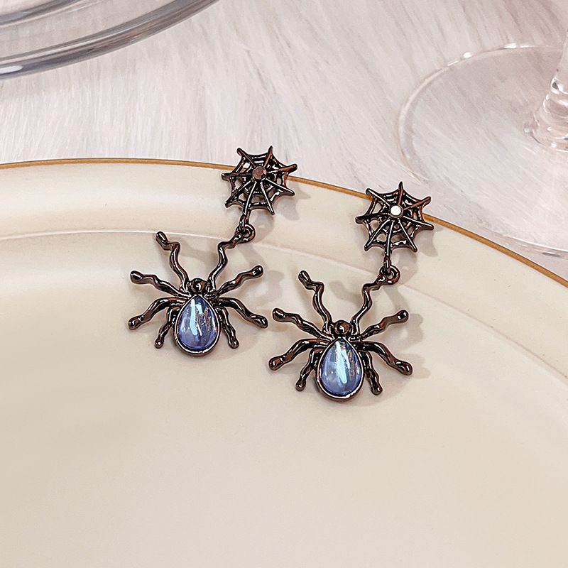 Silver needle sweet and cool style dark spider earrings, moonstone stud earrings, personalized and three-dimensional European and American metal punk style earrings Specification image