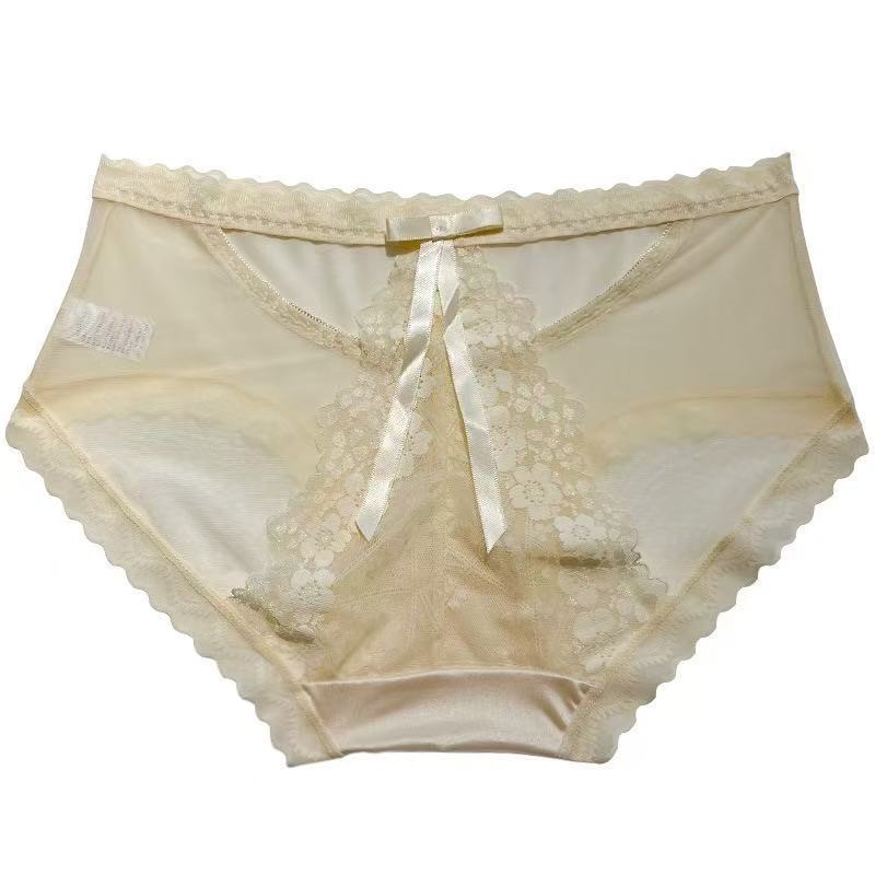 ملابس داخلية فرنسية من نوع "وينس" على خصرها Item Picture