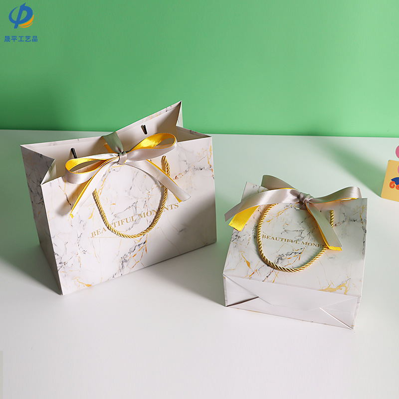High-end white cardstock gift bags with a sense of sophistication, exquisite marble-patterned souvenir gift bags, and hand-held bags for festival gift-giving details Picture