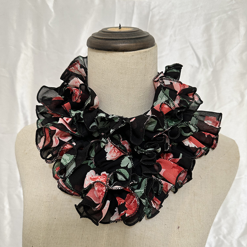 A versatile pullover and scarf for women in autumn, with a heart-shaped neckline and a retro Korean-style fake collar decorated with flowers Application Scenario