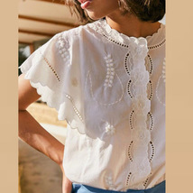 22夏季新款法式气质花纹镂空荷叶边圆领单排扣上衣女式短袖白衬衫