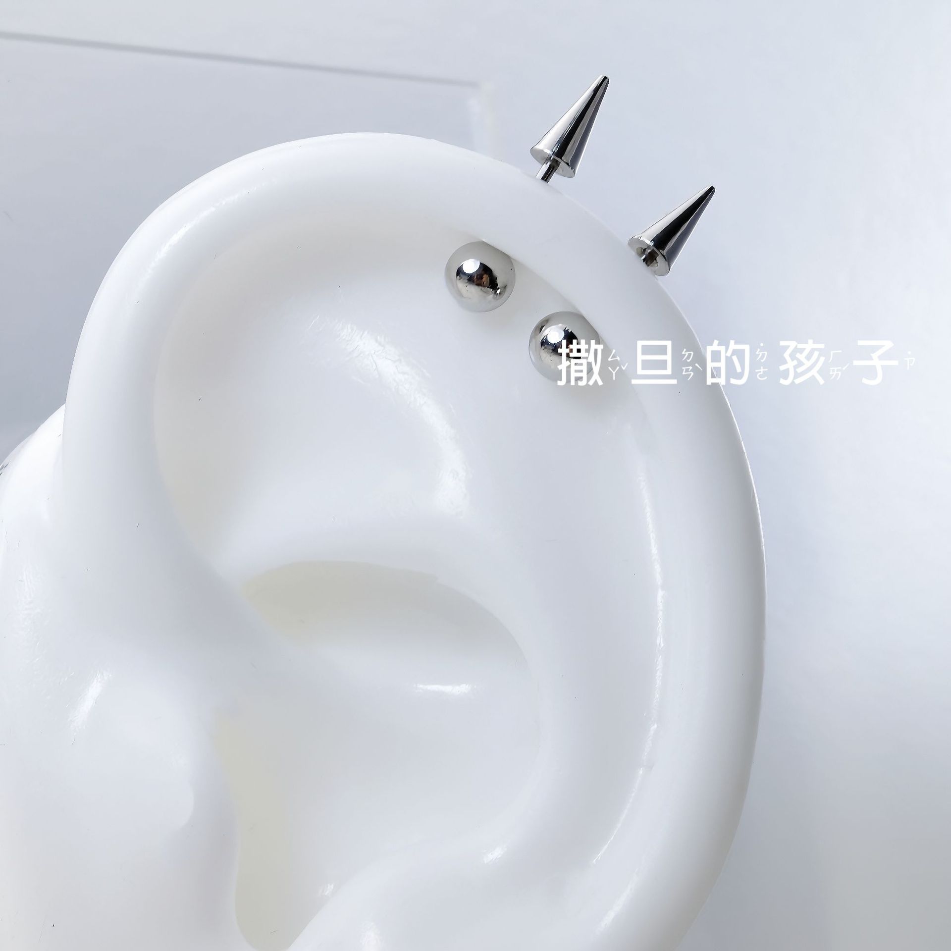 恶魔耳钉钛钢睡觉不用摘拧球款 耳钉 耳骨钉 耳饰新款