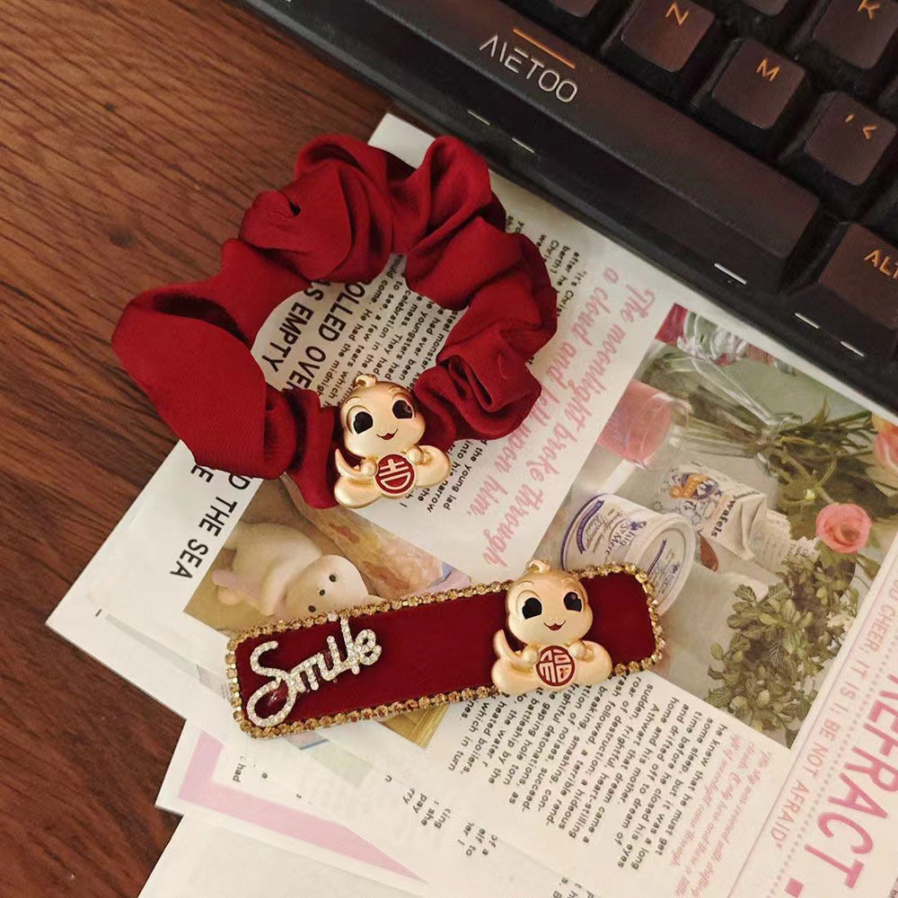 In the Year of the Snake 2025, there will be a New Year's hair tie, red hair clips, headbands, headwear, high-elasticity rubber bands, women's hair ties, hair rings, and hair accessories details Picture