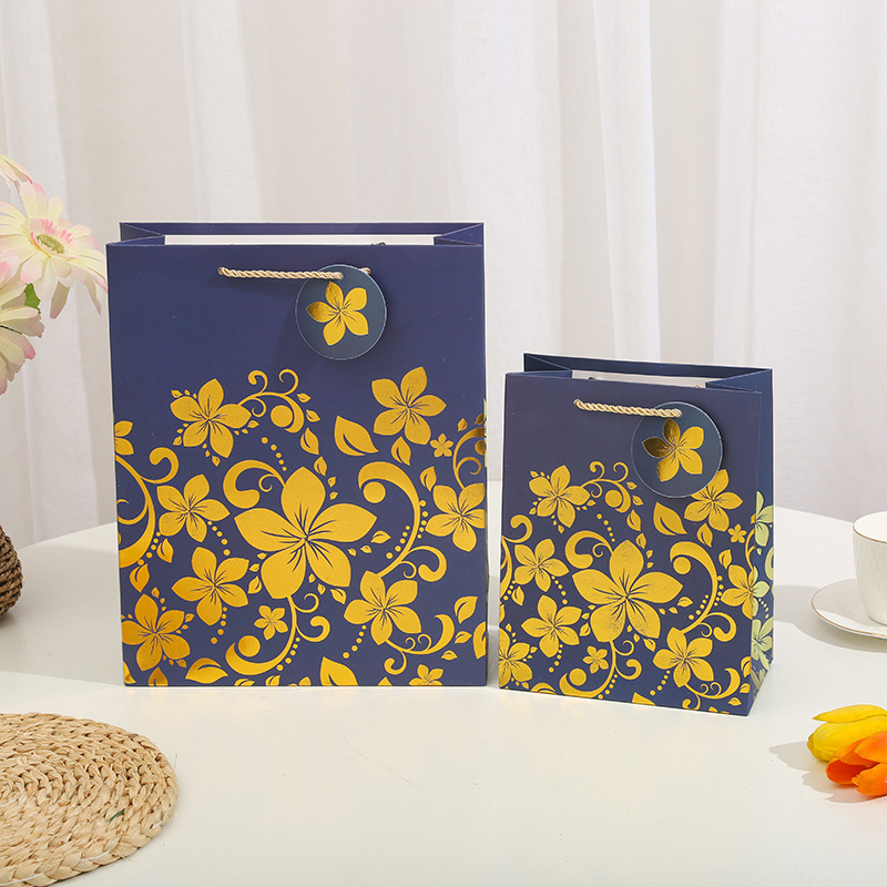Romantic flower gift bags, handbags, paper bags, clothing shopping bags, birthday return gifts, souvenir gift packaging bags, gift bags Application Scenario
