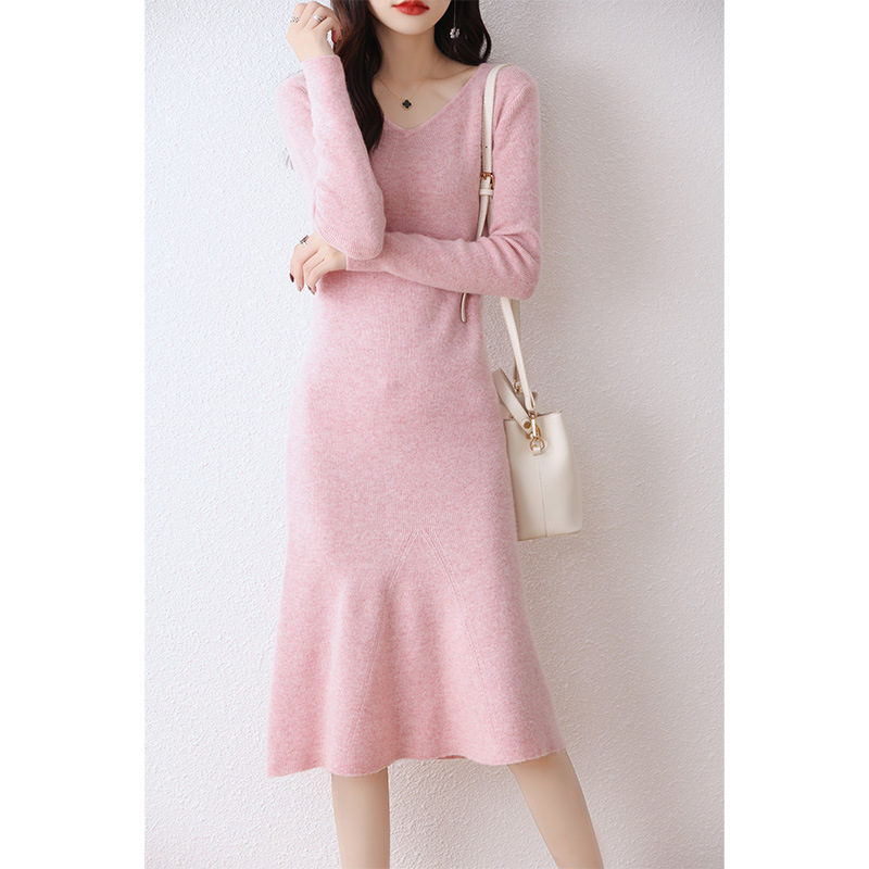 2024 Sweet wool fishtail dress for women's autumn and winter, long sweater dress, slimming mid-length, knee-length base knitted dress
