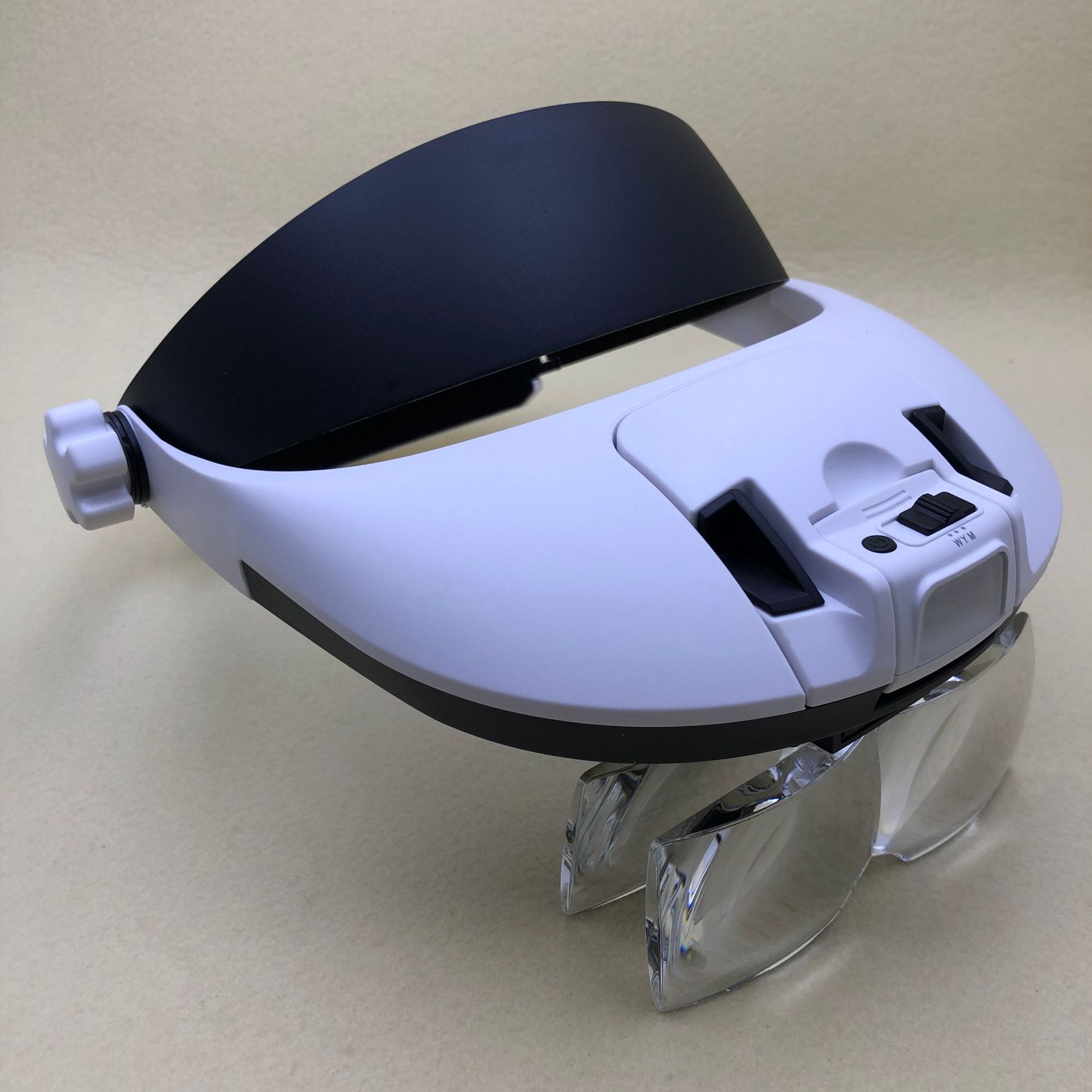 The new 81000NC rechargeable head-mounted helmet magnifying glass with 8 leds is a gift for the elderly, a reading magnifying glass details Picture