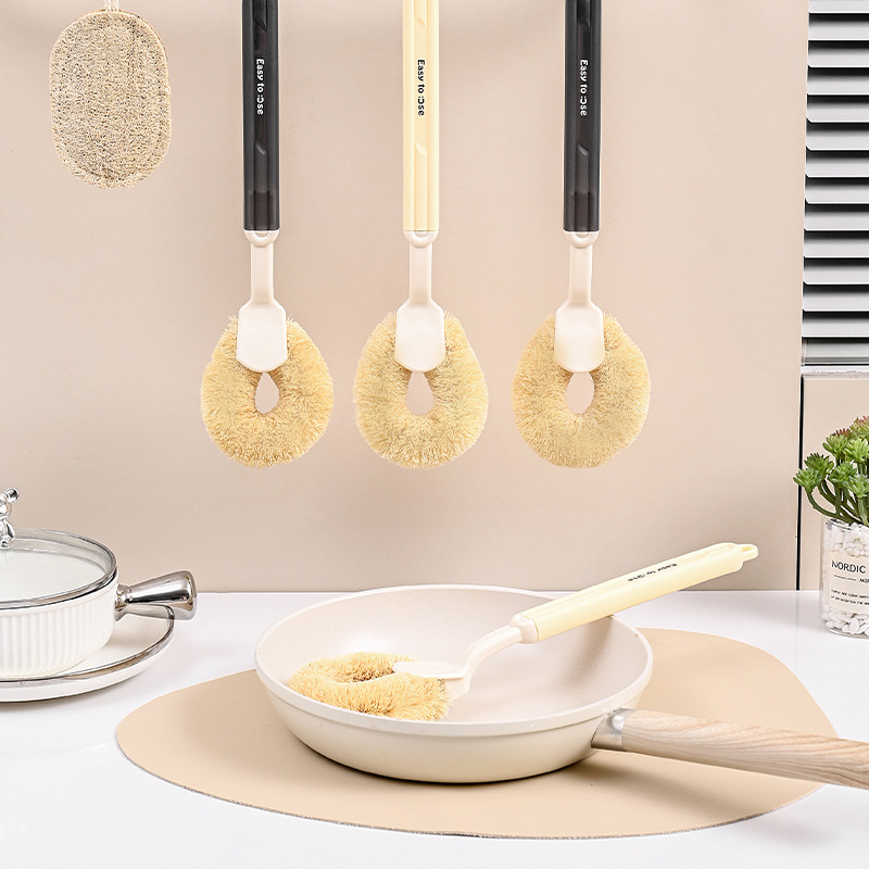 New household pot brush, a kitchen cleaning and scrubbing wonder, can be hung for restaurants and hotel kitchens without getting your hands dirty. Long-handled pot brush