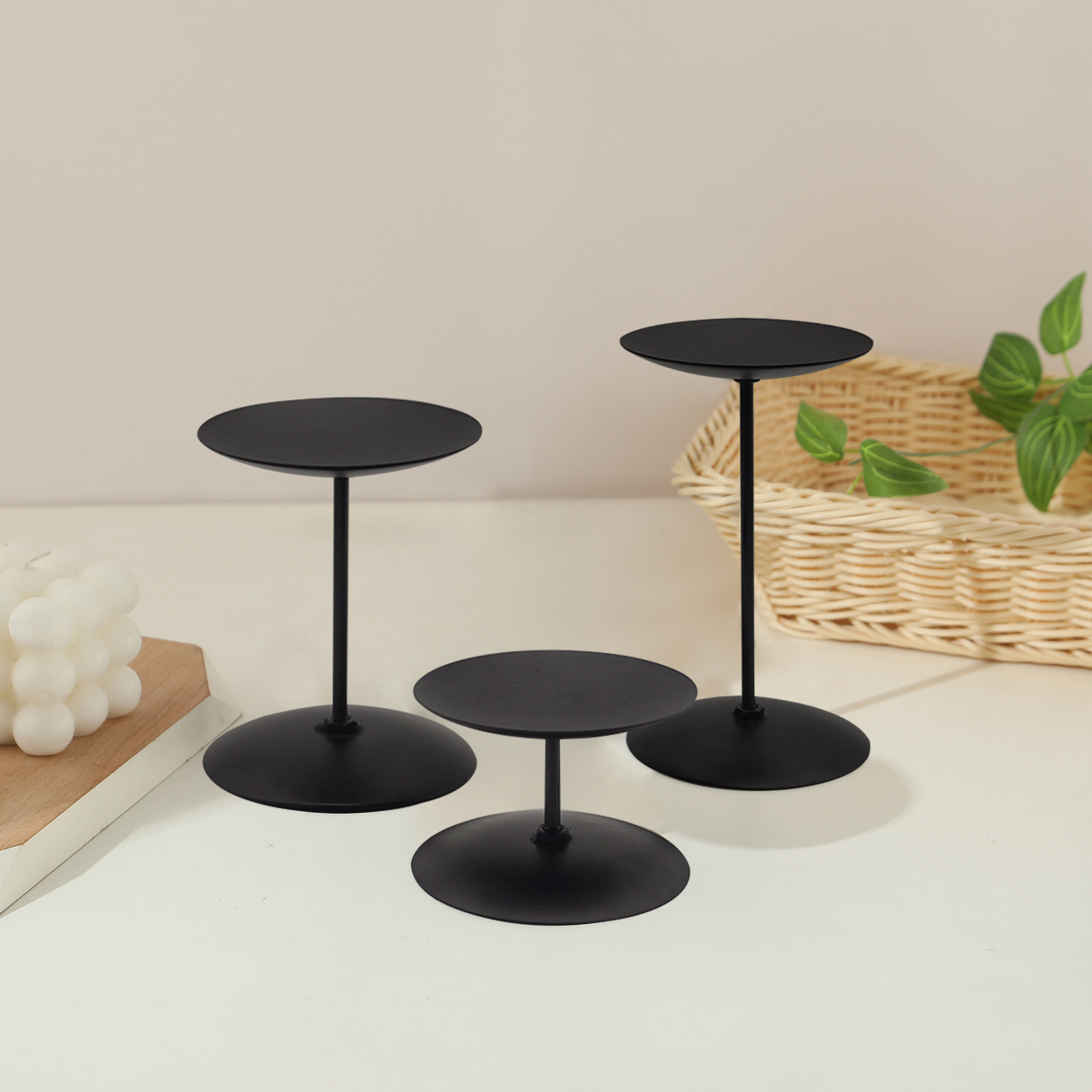 Cross-Border European And American Style New Christmas Candlestick Matte Disc Black Metal Iron Base Candlestick Decoration