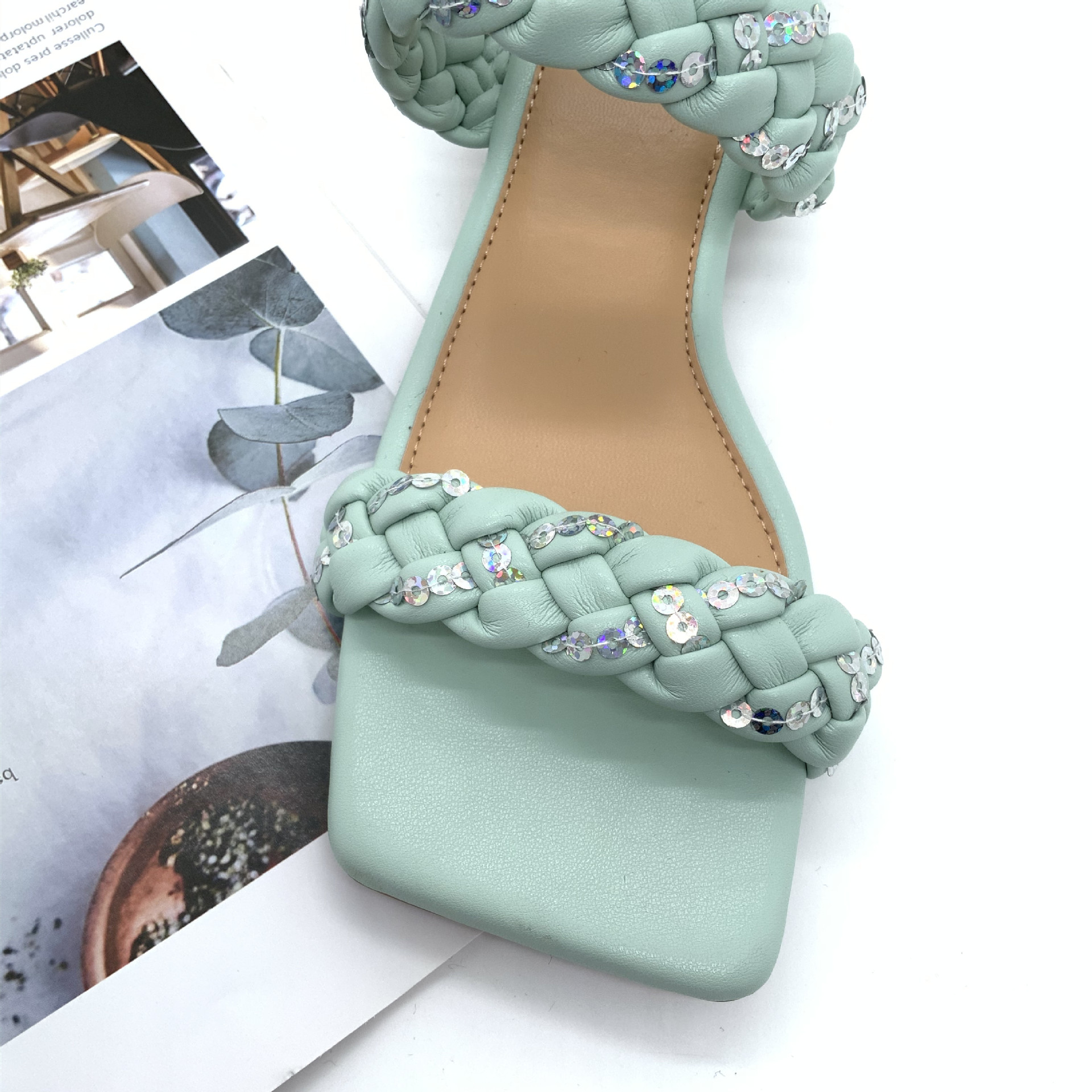 2022 Summer New Sandals Coarse Low Heel Slippers Guangzhou Women's Shoes Craft Shoes Woven Glitter Women's Slippers Specification drawing