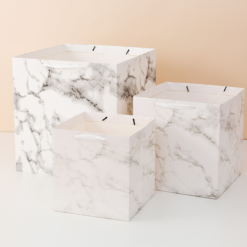 White card paper Qixi Festival souvenir gift bag, kraft paper square flower handbag, birthday cake box gift bag Application Scenario