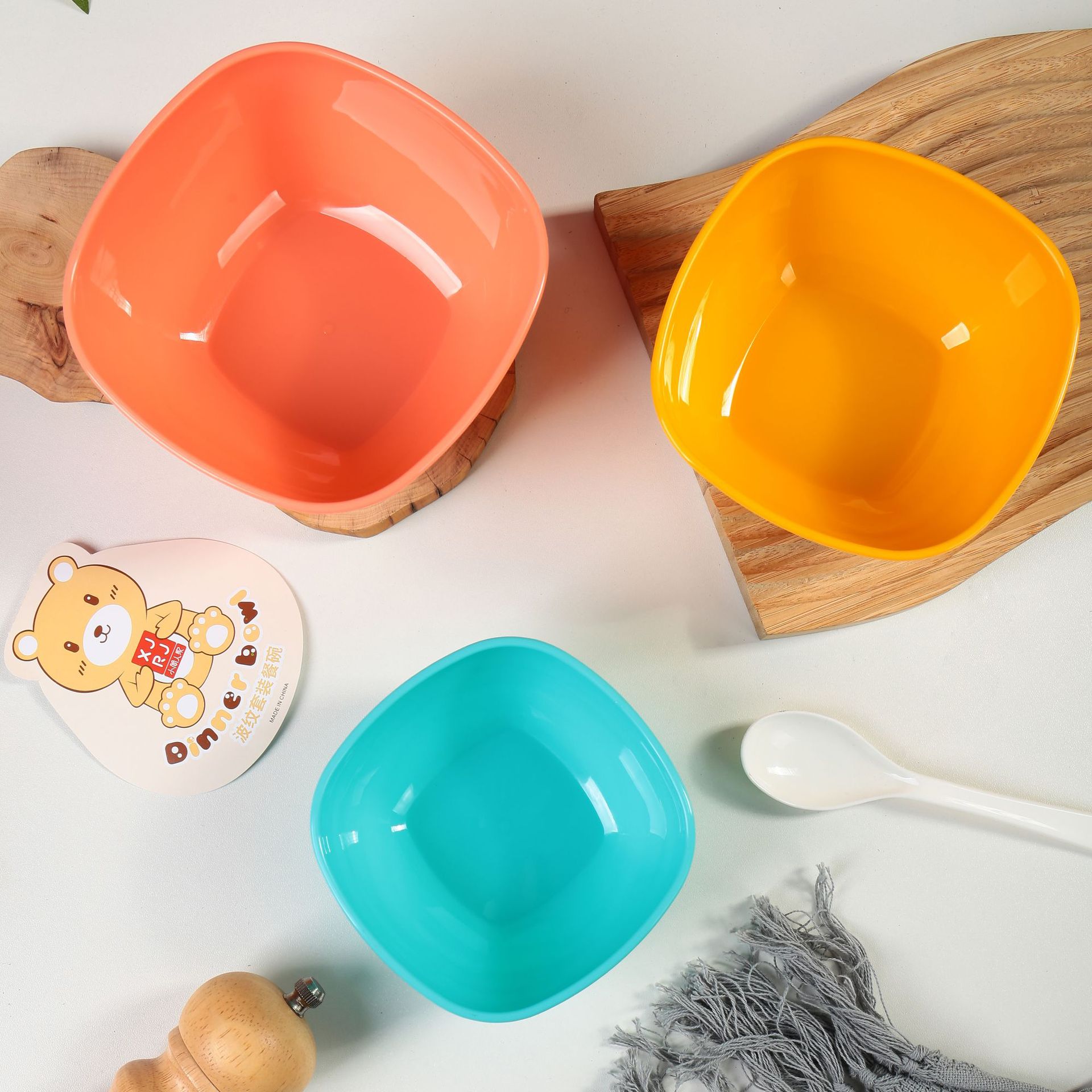 4-piece set of Xiaojian Renjia cartoon household square plastic bowl set for children Application Scenario