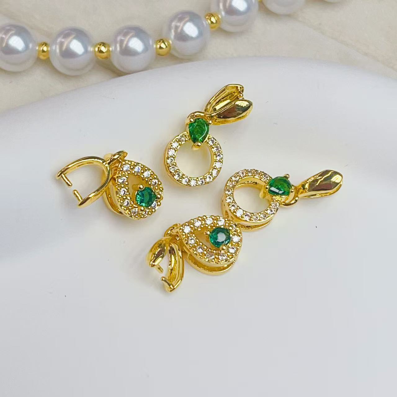 Copper-plated real gold melon seed jade pendant clasp, jade clasp, jade pendant head, jade crystal necklace clasp diy accessories Application Scenario