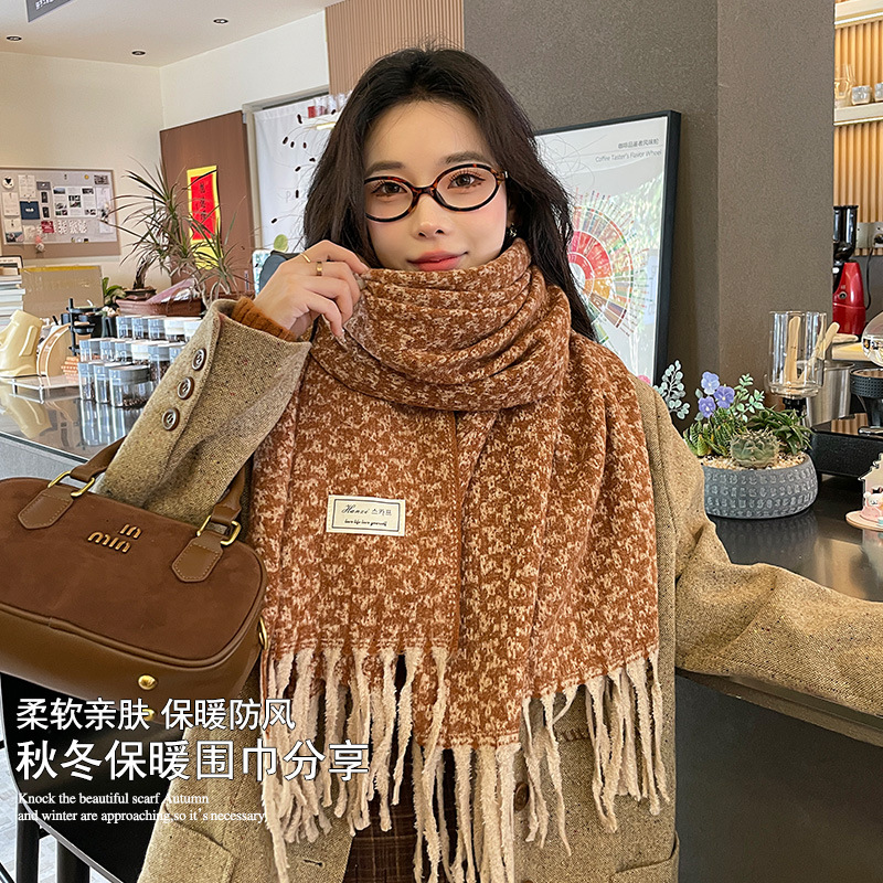New Autumn/Winter 2024 checkered color-blocking scarf for women, a fashionable Korean-style scarf with warm tassels and a retro shawl Specification image