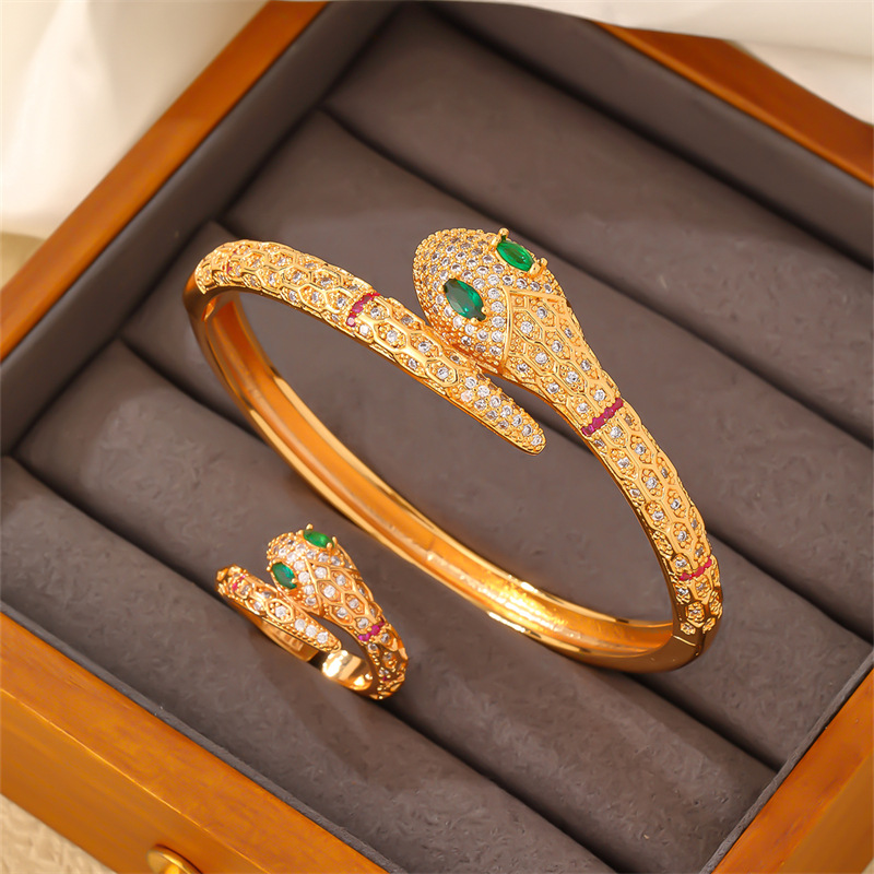 Snake-shaped jewelry set, Kashi accessories, European and American cross-border full-diamond zircon bracelet ring, European and American fashionable and personalized heavy industry details Picture