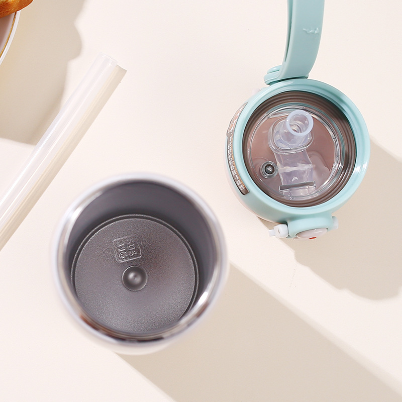 Smart insulated cups, cute straws, children's insulated cups, 304 stainless steel student water cups, advertising gifts wholesale Application Scenario