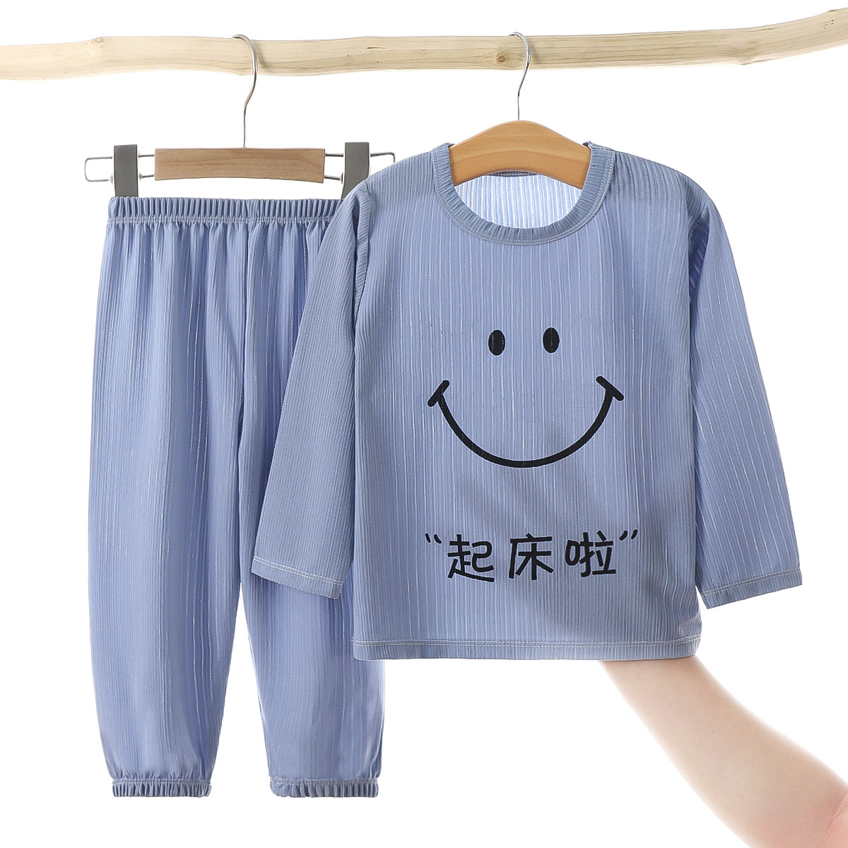 儿童夏款睡衣白底实物图