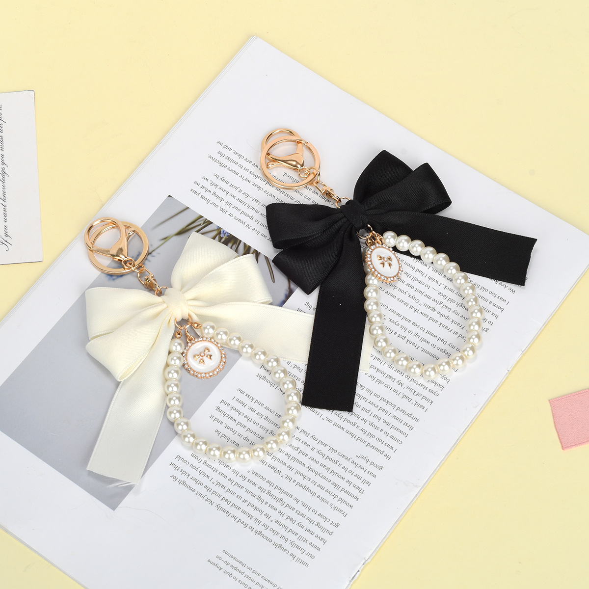 Bow keychain, ins original car key pendant, cute pearl chain keychain ring, women's bag pendant, mobile phone pendant, key chain, map jewelry, key string pendant Specification image