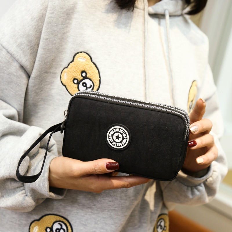 女士胸包实物图