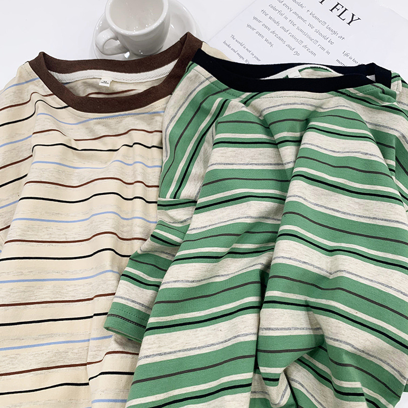 A retro and gentle Korean-style short-sleeved T-shirt with a contrasting color stripe neckline for women's summer loose, versatile and stylish round-neck top for hair replacement Application Scenario