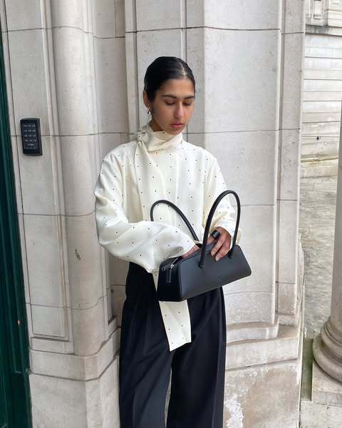 Wholesale of new French tapered polka dot shirts for women and loose European and American style long-sleeved commuter tops for women pic 5