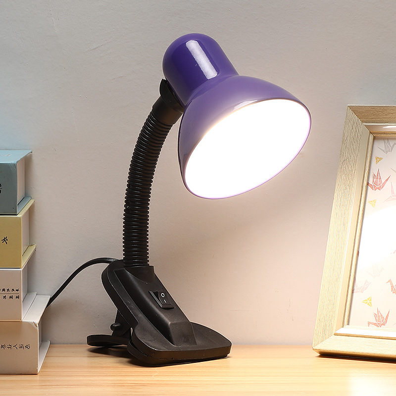 The small clip desk lamp is plugged in for use. e27 screw-socket, wholesale for physical stores, street lighting, cross-border special for supplementary lighting details Picture