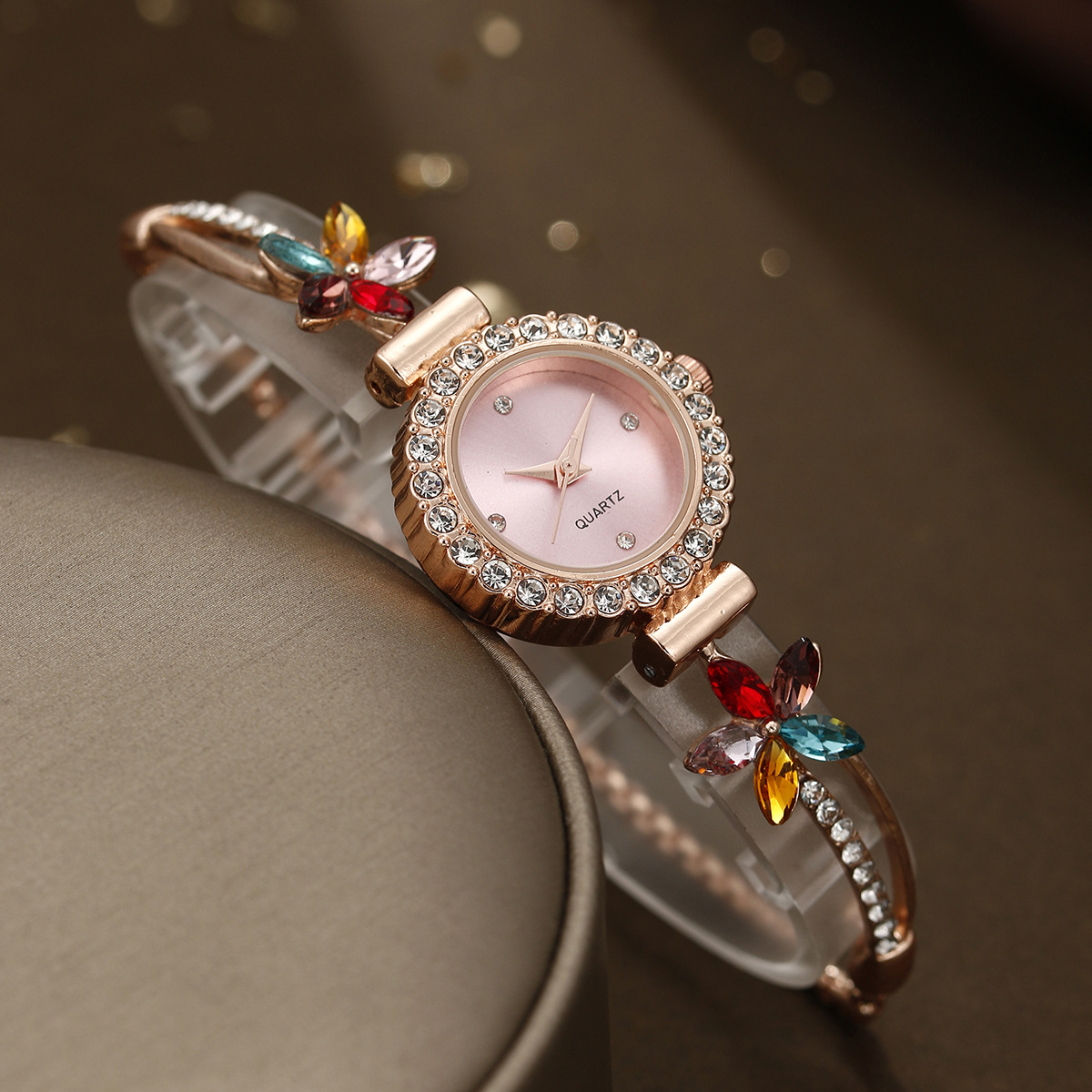 2024TEMU nueva moda pequeña fresca redonda con diamantes flores cadena mujeres cuarzo pulsera reloj conjunto de joyería Specification image
