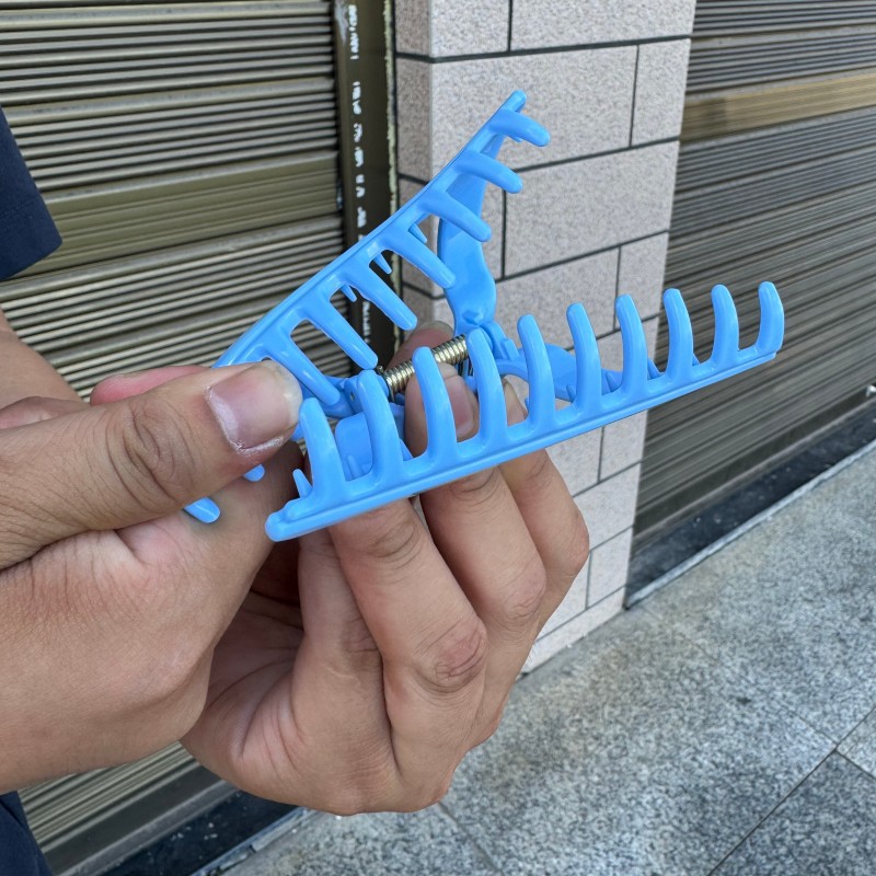 New cross-border products: Soft silicone gripper, anti-drop, simple hair clip, shark clip, back of the head, updo hair accessory, hair pin, soft for women Specification image