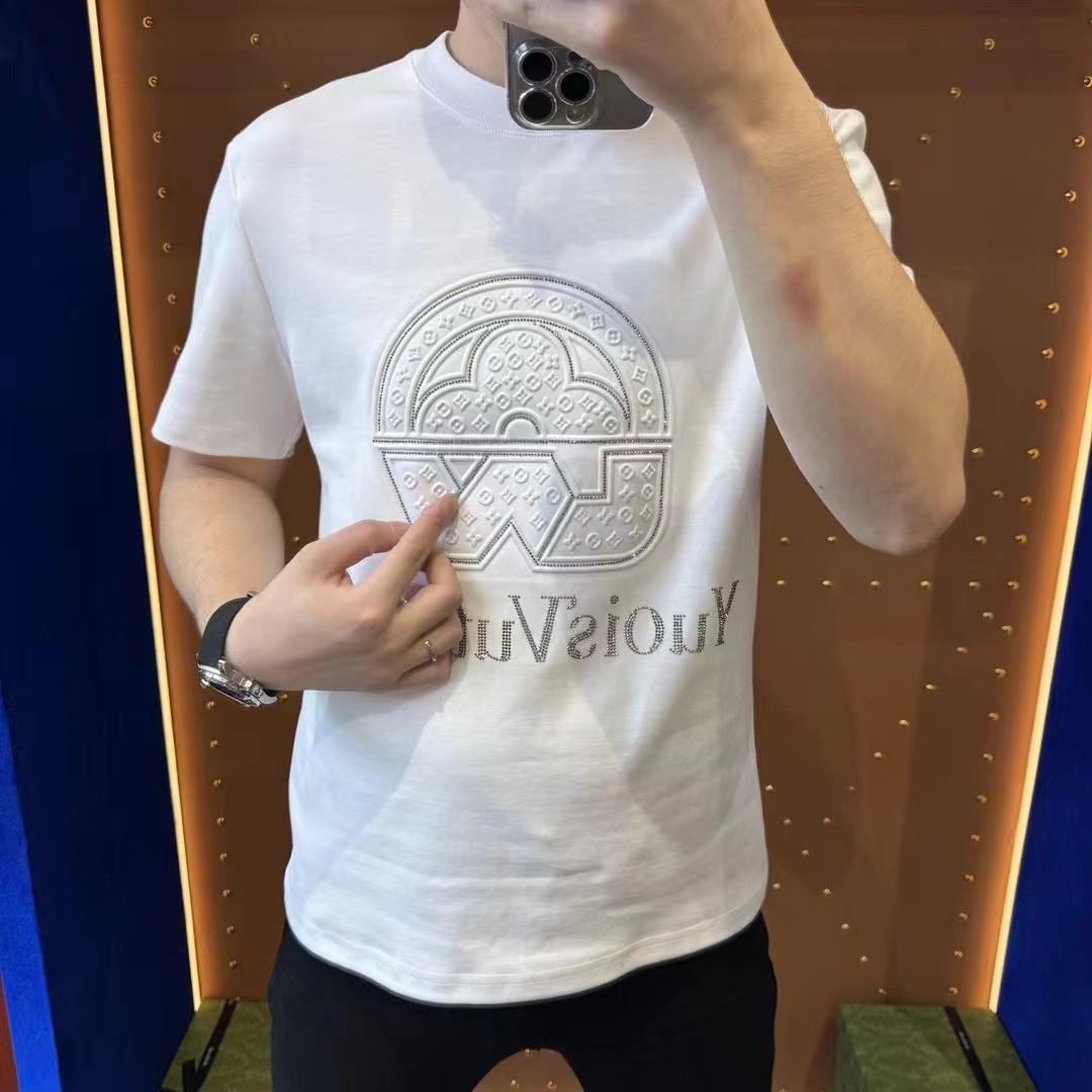 83032 Light luxury men's short-sleeved T-shirt, breathable and versatile for autumn, stylish men's style with rhinestones, a new Instagram trendy brand details Picture