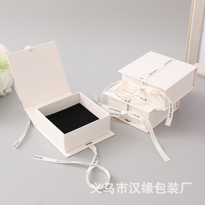 Exquisite flip-top jewelry box, gift paper box, bow, ribbon, book-shaped box, ring, earring, necklace packaging set box Application Scenario
