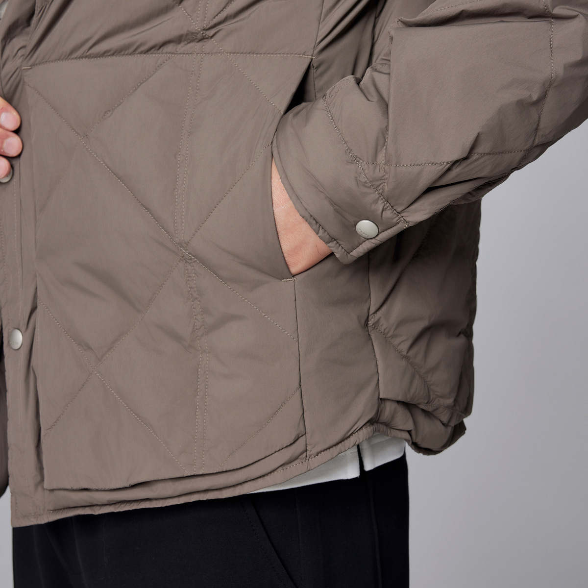 Momek Men's simple lapel down jacket for men 2024 Winter New Style Light and thin faux two-piece men's coat 88622 Application Scenario