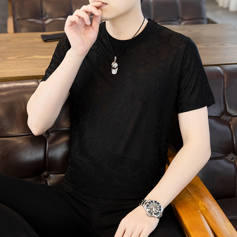 The new Korean short-sleeved T-shirt for men in summer 2024 is fashionable and versatile. It's a quick-drying ice silk short-sleeved men's fashion brand Application Scenario