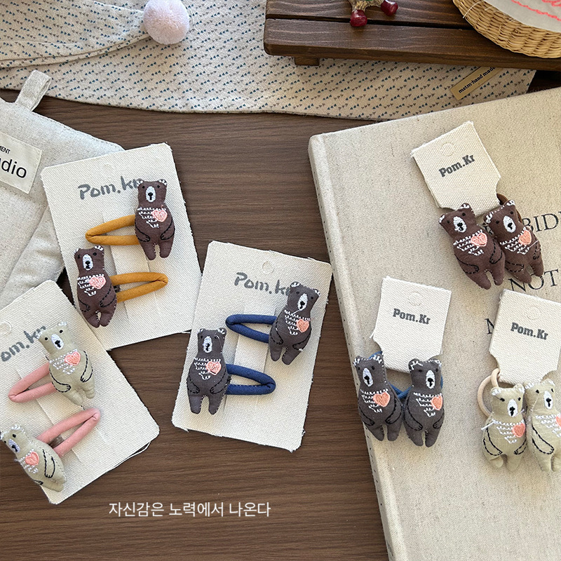 Korean-style cute cartoon bear, coffee-colored heart-shaped embroidery, children's versatile hair clips, high-elasticity rubber band hair accessories Specification image