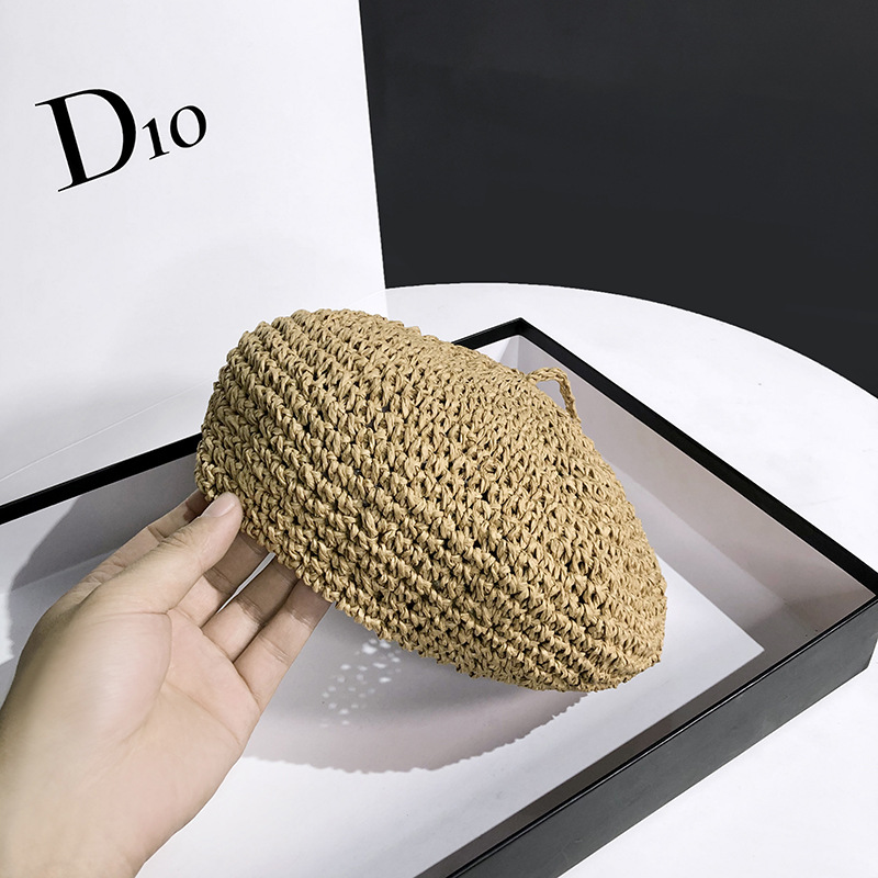 Summer straw-woven Bailey hat for women, thin breathable straw hat, popular Japanese-style fresh and artistic flower bud painter hat Application Scenario