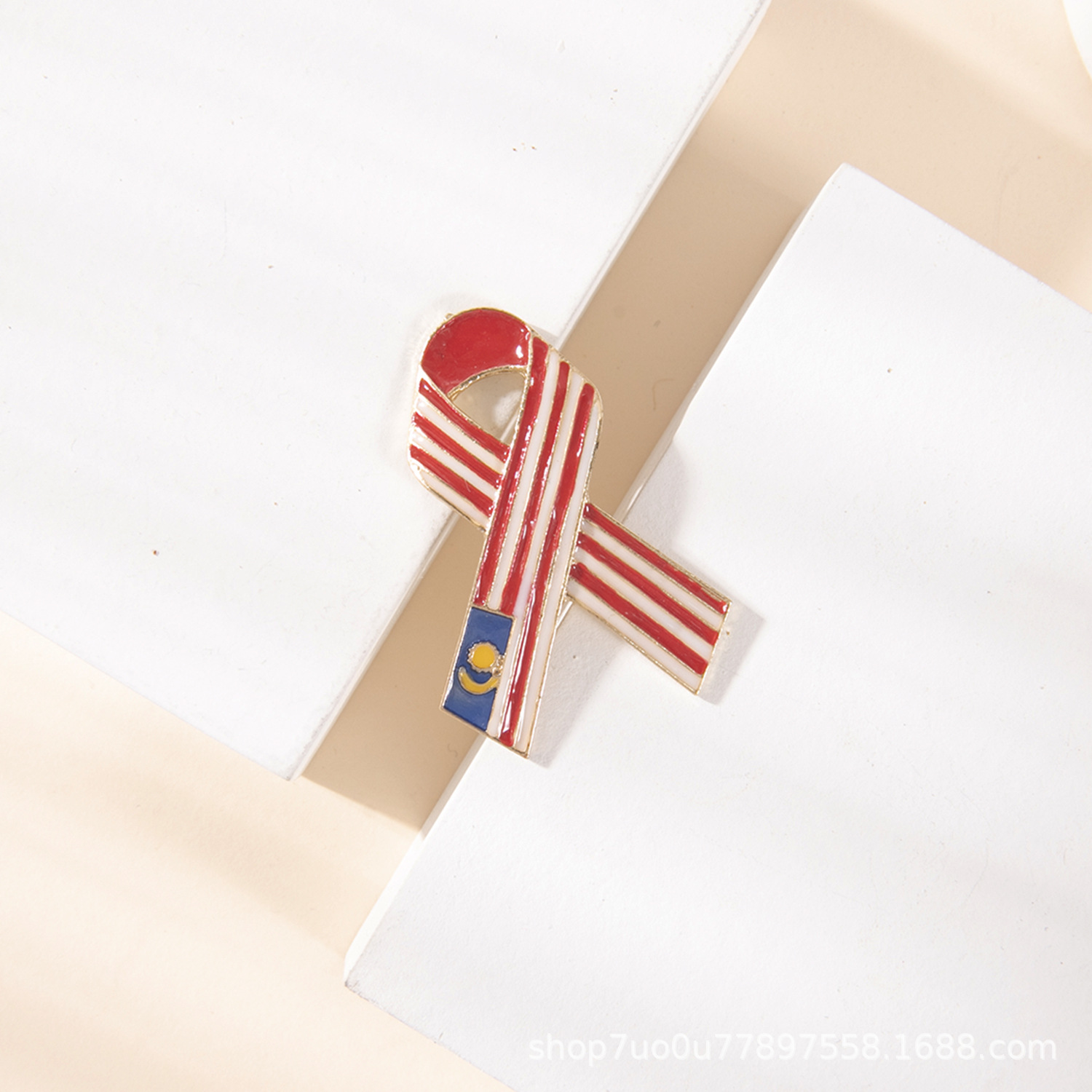 Muslim brooches, brooches, Malay flags, alloy ornaments, collar pins, Southeast Asian brooches and pins wholesale Application Scenario