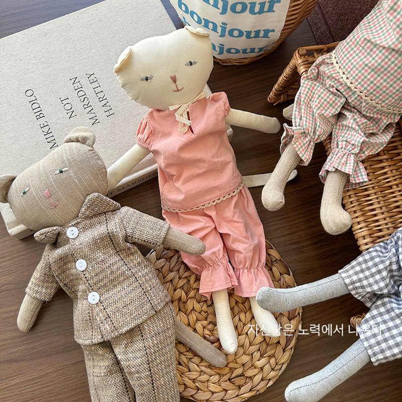 Korean-style fabric stuffed cotton bear toy dolls, plush toys, birthday gifts, cute soothing toys Application Scenario