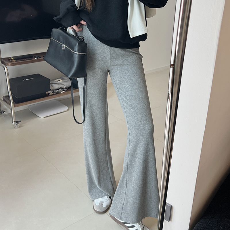 High-waisted, elastic, form-fitting, slightly flared pants for women in the new Korean style of autumn, slimming and nude knitted long pants, form-fitting and hip-lifting pants details Picture