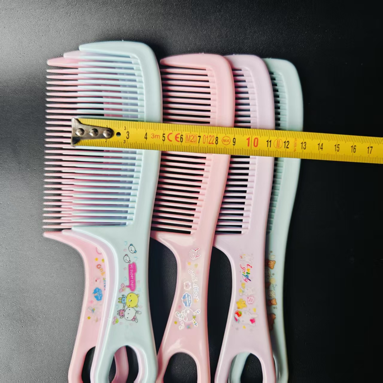 【 Zone 3-13 】1716 Combs 22/ Pack 1716/ Box 1716 combs Candy-colored combs for students, Adults, Women, Printed Cartoon combs, Home hair care combs 1 yuan Application Scenario