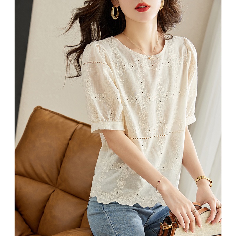 The new summer short-sleeved T-shirts for women's wear in 2024 are cute and loose. The Korean-style shirts have a unique design sense, are fashionable and versatile details Picture