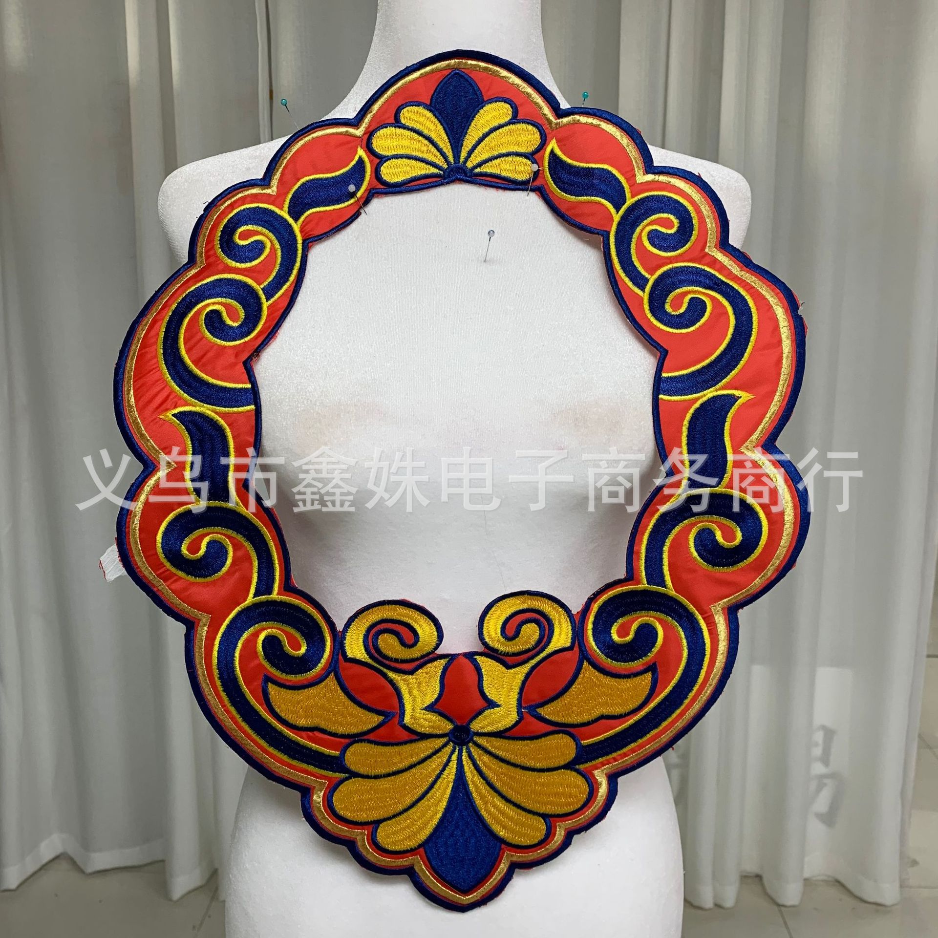 Large-sized embroidered fabric pasted on stage costumes, opera and animation accessories, and ironed with lace details Picture